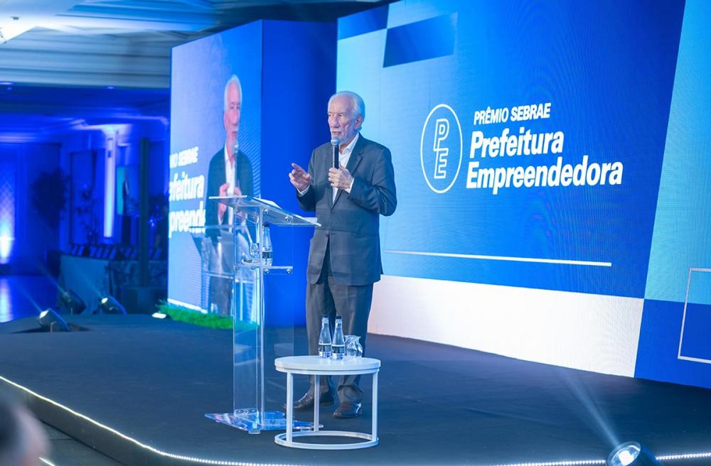 Darci Piana, governandor em exerc&iacute;cio, durante o pronunciamento. Foto: Inove 