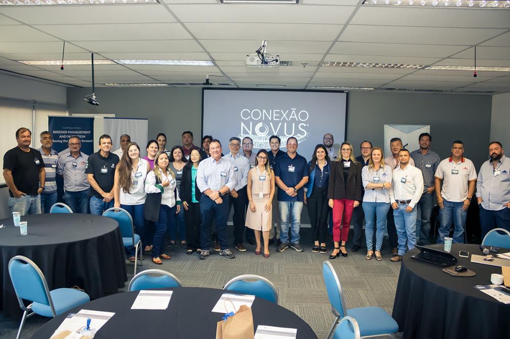 A Novus reuniu importantes indústrias de frangos do Estado de São Paulo para abordar o tema em detalhes. O evento foi realizado em parceria com a Abase, parceira de distribuição da Novus.