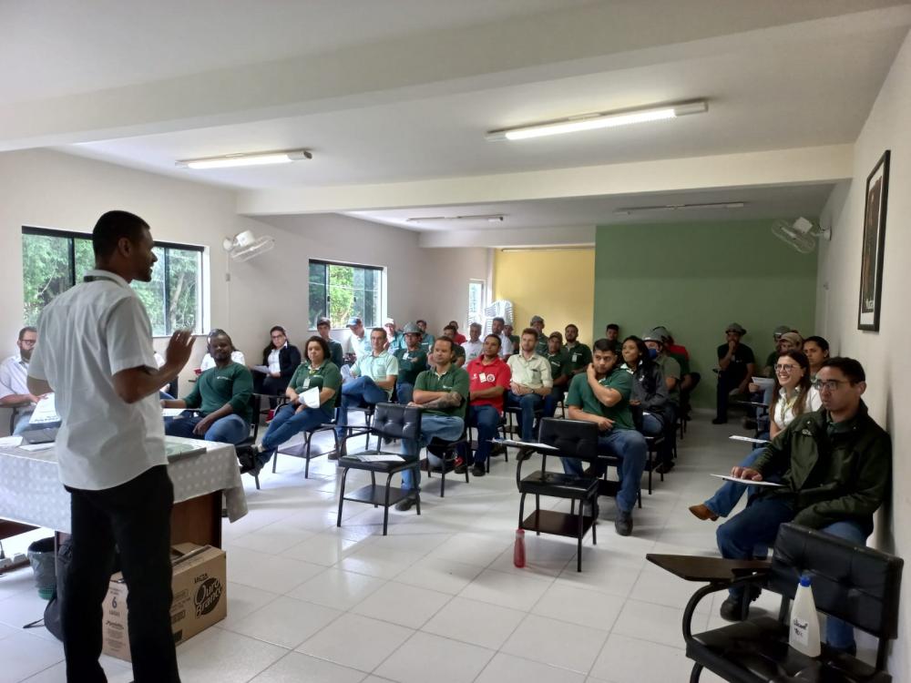 Além do quadro de funcionários, também participaram membros da Diretoria Executiva, Conselho de Administração e Conselho Fiscal da cooperativa. 
