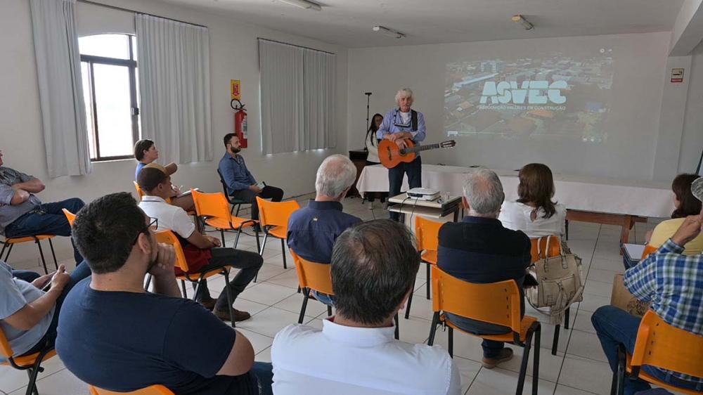 Representantes da Associação Valores em Construção visitam o Sindicato Rural de Castro e falam sobre o projeto que visa o resgate de valores essenciais para uma vida plena.