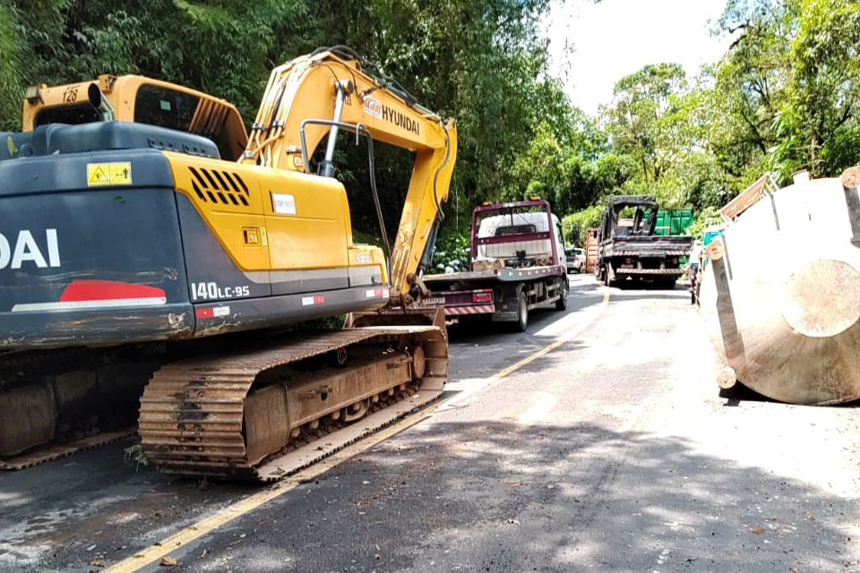 DER avança nos trabalhos para recuperação da Estrada da Graciosa - Foto: DER