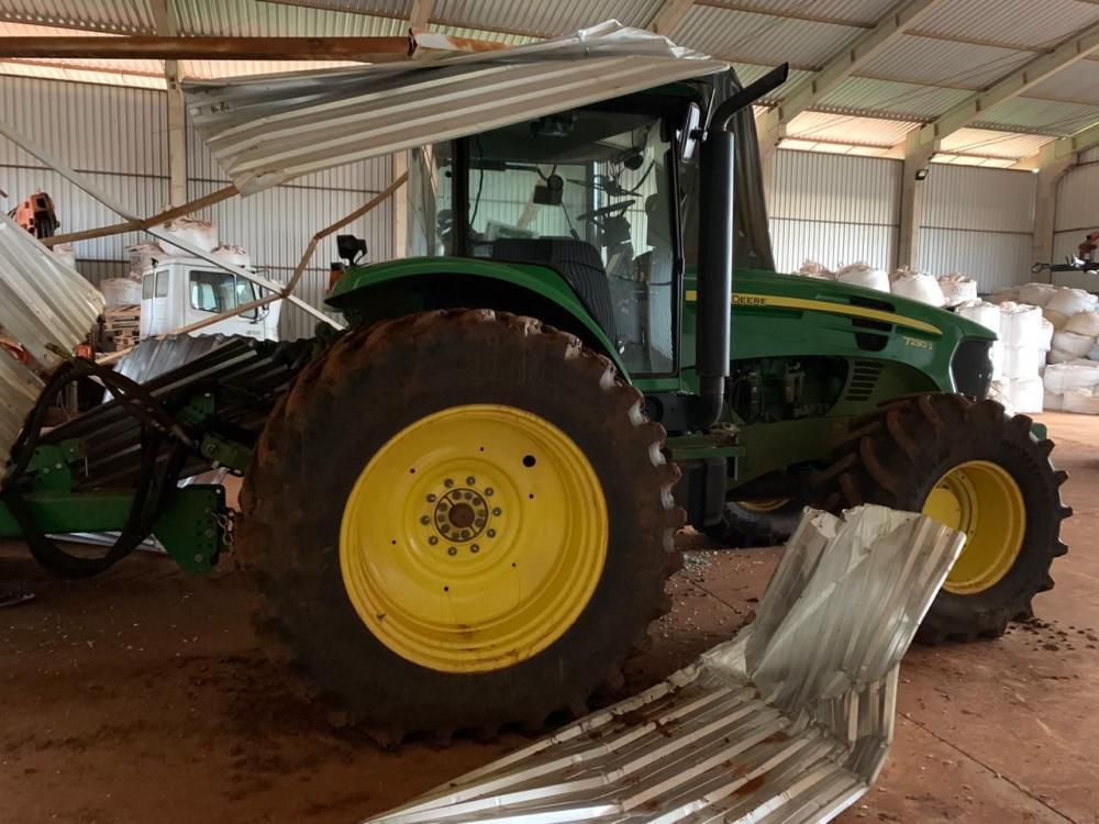 A tempestade também provocou estragos significativos na região de Guarapuava, no Centro-Sul do Paraná. Lá, a chuva forte começou pouco antes das 15 horas, acompanhada de ventos fortes e, em algumas localidades, chegou a cair granizo.