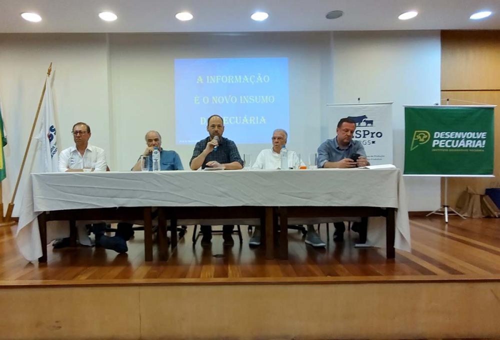 Após as palestras, foi realizado um painel especial que abriu espaço para os associados do Instituto que expuseram as experiências do campo e as angústias quanto ao mercado.