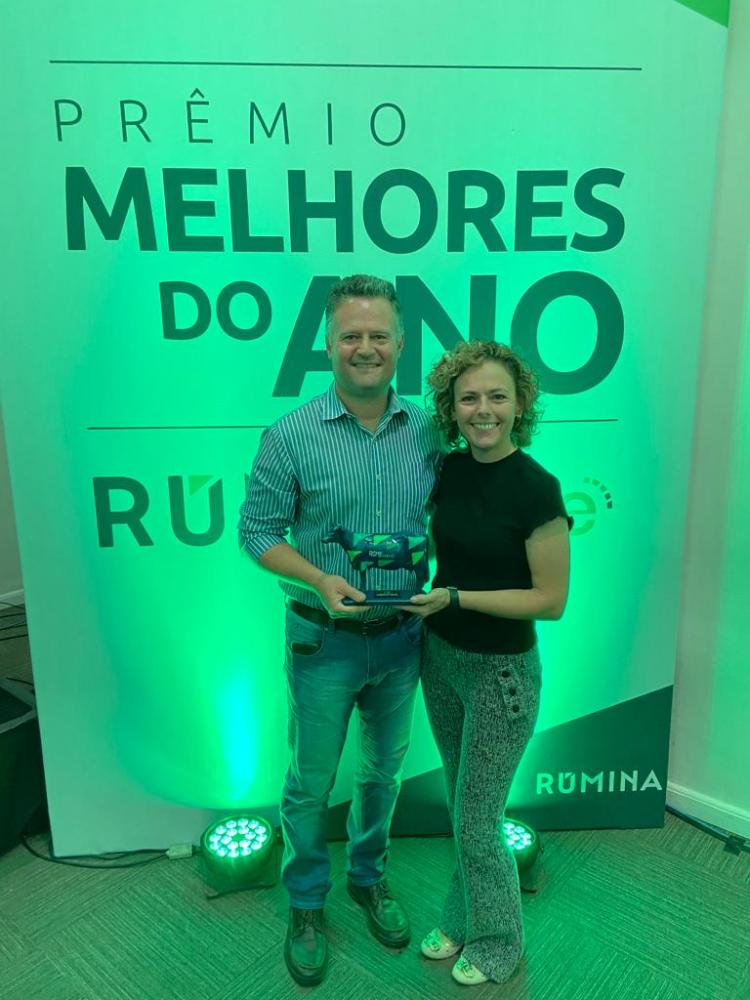O tão sonhado projeto saiu do papel em 2016 quando o veterinário Lúcio Cunha Drinko iniciou a produção de leite na propriedade da família, em Arapoti/PR. Com o apoio e suporte da Capal, Lúcio aumentou sua leiteria em poucos anos e foi eleito, na última se