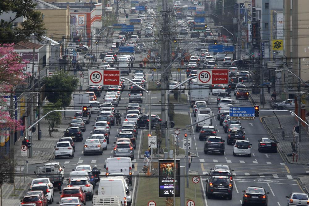 Cerca de 47% dos veículos do Paraná estão com o licenciamento irregular, afirma o Detran - Foto: Albari Rosa/AEN