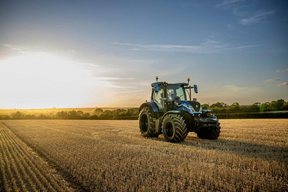 O trator T7 Methane Power GNL de 270 cv da New Holland apresenta toda a experiência e os conhecimentos especializados da FPT Industrial, líder mundial na produção de motores de baixo impacto ambiental, que permitiu outro passo essencial rumo à descarboniz