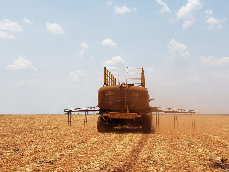 Aplicação localizada de vinhaça está entre as iniciativas da BP Bunge Bioenergia para a substituição de fertilizante mineral até 2025. (Foto: Divulgação)