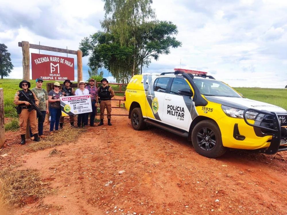 No corrente mês as equipes realizaram a entrega e auxiliaram instalação de cerca de 1.400 placas de identificação nas propriedades rurais.