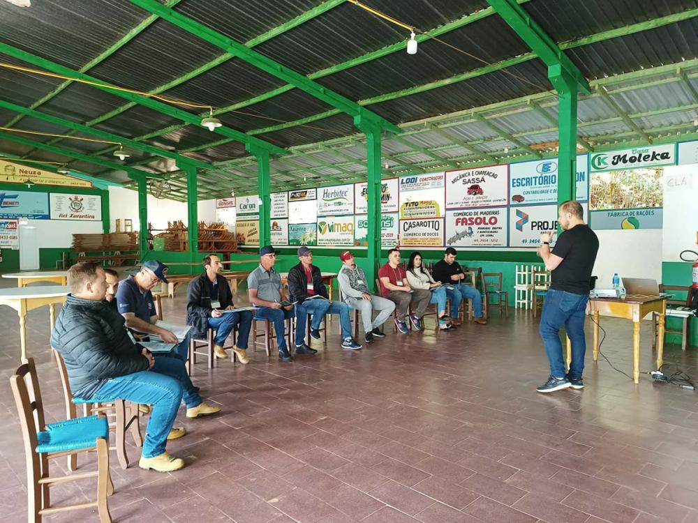 Treinamento sobre conceitos básicos de eletricidade realizado em Xavantina.