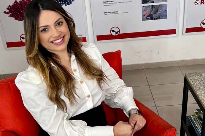 Carla Freitas, gerente comercial da Laborsan Agro