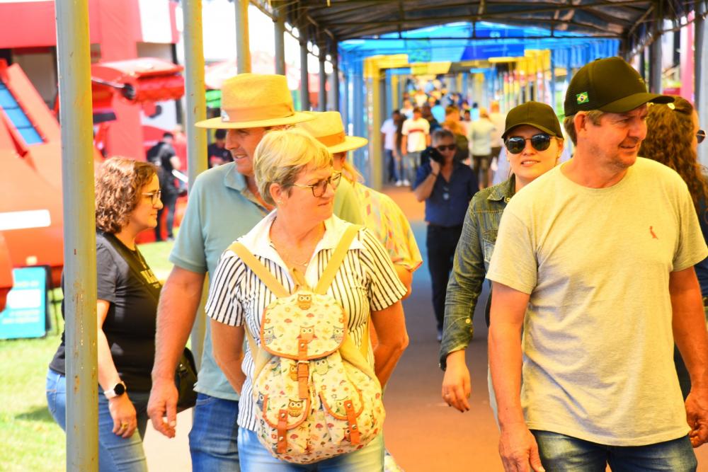 Pessoas de várias regiões visitaram o Show Rural Coopavel nesta segunda-feira, 6 Crédito: Assessoria