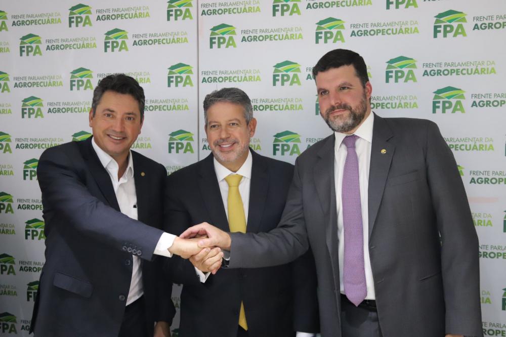 O presidente eleito para o biênio 2023-2025 também ressaltou o prestígio do agro ao receber o presidente da Câmara na primeira reunião da 57ª legislatura, que de acordo com Pedro Lupion, é uma mostra do compromisso do parlamento com o desenvolvimento da n