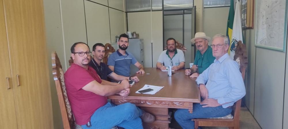 A Diretoria do Sindicato Rural de Tibagi se reuniu com autoridades locais para discutir as ações do ano de 2023.