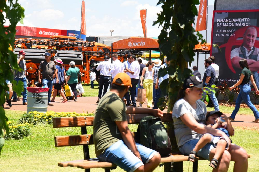 Público recorde nesta quarta: em três dias, 231.650 pessoas estiveram no 35º Show Rural Coopavel