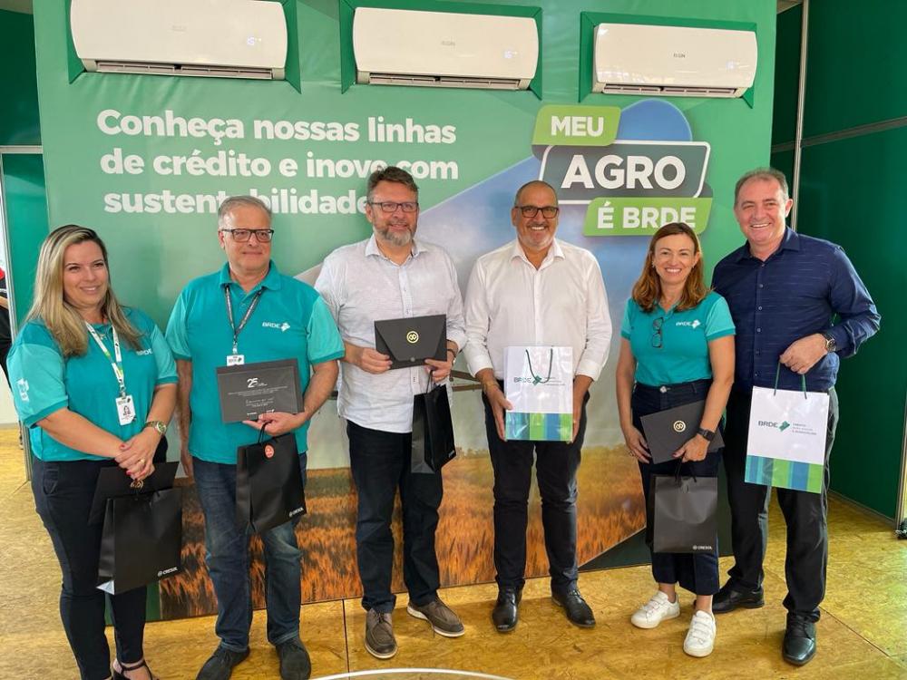 Entrega do Convite ao Presidente do BRDE