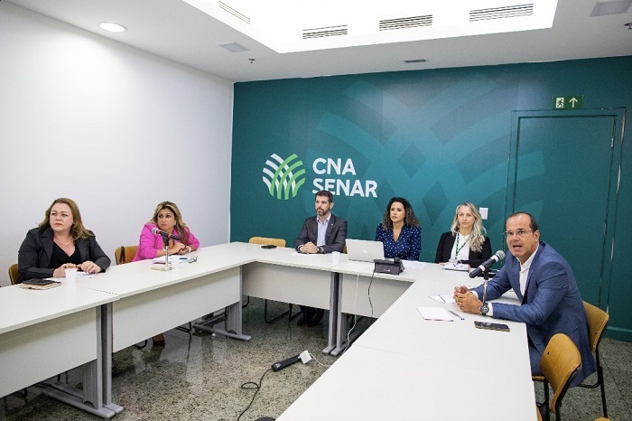 As principais ações previstas são: realizar diagnósticos, apoiar e auxiliar a implantação de comissões estaduais, realizar um encontro nacional de mulheres, criar um programa de fortalecimento de lideranças femininas e representar o sistema em fórum e eve