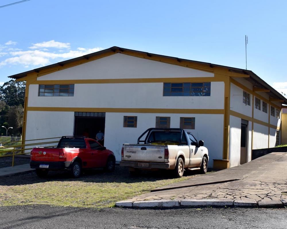 Agora os produtores têm um espaço adequado e reformado para vender produtos hortifrutigranjeiro diretamente ao consumidor.