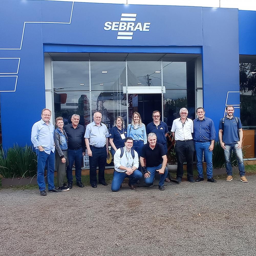 Representantes do Sebrae e da Aurora Coop