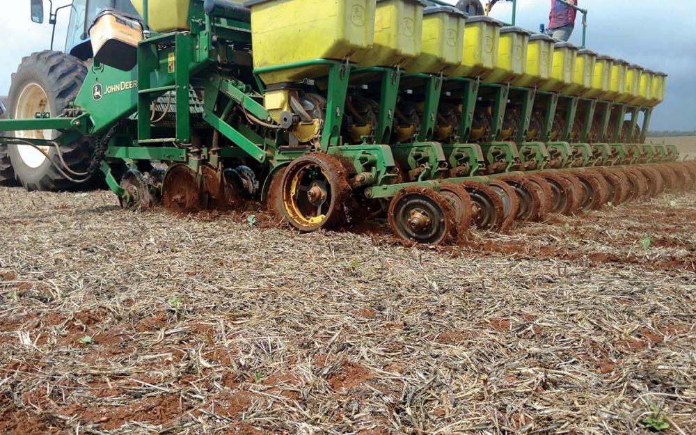 Fiscalização foca os grandes produtores, inicialmente identificados através de receituários emitidos pelo Sistema de Monitoramento do Comércio e Uso de Agrotóxicos do Estado do Paraná (Siagro). Foto Toninho Anhaia.
