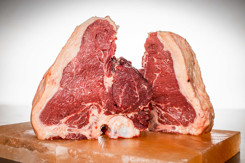 O Ministério da Agricultura e Pecuária está adotando imediatamente as providências, de acordo com os protocolos sanitários, para que as exportações da carne bovina brasileira sejam restabelecidas o mais breve possível. Foto Sistema CNA/SENAR.