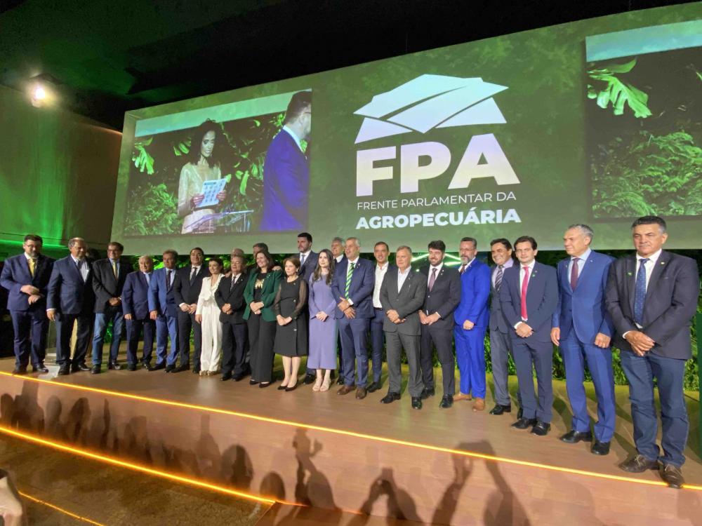 O presidente da Frente reiterou, ainda, o compromisso da bancada com o direito de propriedade. Segundo ele, o Brasil não vai servir de palco para invasões e destruição desenfreada, nem terá o futuro comprometido por conta de atitudes criminosas.