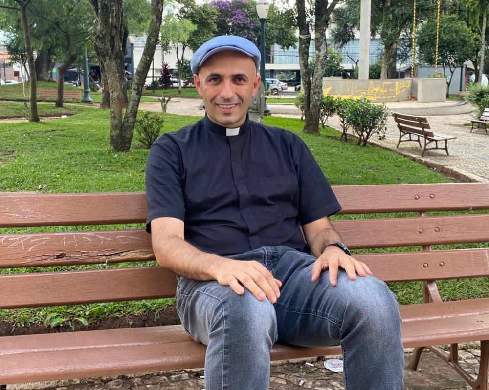 O padre tirou sete dias para visita a familiares e está passando pela cidade de Ponta Grossa