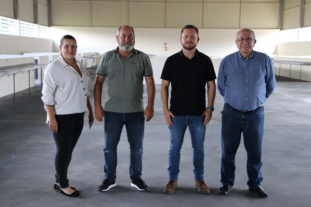  A Secretaria Municipal de Agricultura recebeu a visita do secretário de Agricultura, Pecuária e Abastecimento de Ponta Grossa, Bruno Cesar Costa, e do diretor da pasta José Luís Corrêa Machado.