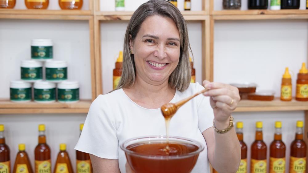 A participação das mulheres na apicultura cresceu 100%, promovendo a equidade de gênero e mostrando que o sucesso na atividade independe do sexo