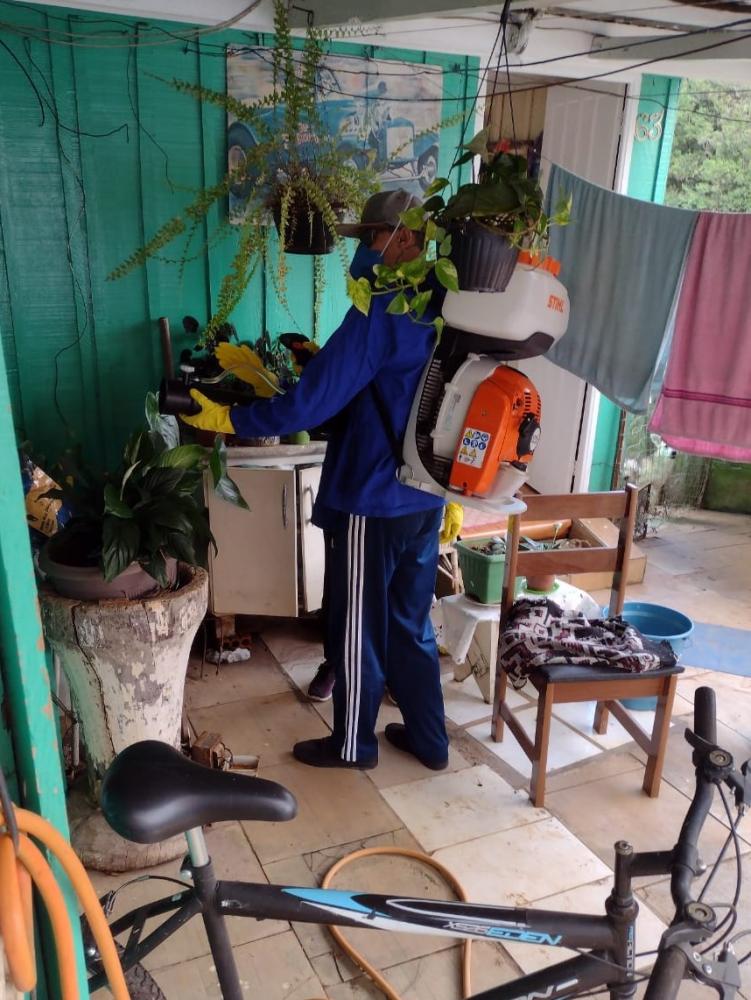 Diante do aumento no número de casos, de chikungunya no Paraná, e do número de notificações de casos suspeitos de dengue no município, a Secretaria de Saúde de Castro alerta a população para importância de colaborar com o trabalho dos agentes de endemias,