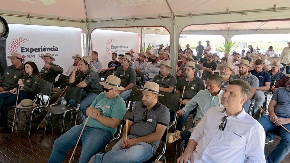 Durante a Experiência Sumitomo Chemical produtores rurais e empresas puderam aprimorar o conhecimento para aumentar o índice de produtividade aliado à sustentabilidade. Fotos Toninho Anhaia.