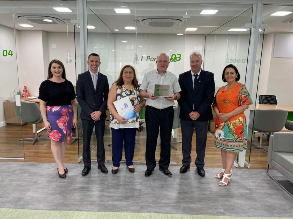 Com direito a placa de homenagem, o evento contou com a presença do diretor-executivo e presidente eleito da cooperativa, Marcio Zwierewicz, da conselheira de Administração da cooperativa, Maria Parecida Trindade de Souza, do Arcebispo de Curitiba e Presi