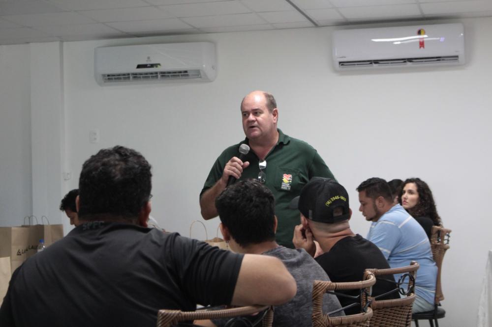 O médico veterinário também explicou a importância da parceria inédita entre FOB e Universidade Federal de Lavras em estudos relacionados à ornitologia para desenvolver pesquisas científicas envolvendo questões sanitárias, reprodutivas e de nutrição das a