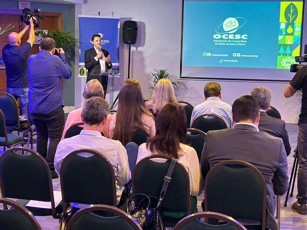 Um dos dados mais relevantes do levantamento é a expansão do número de associados (cooperados) que cresceu 12% no ano passado (Foto: Assessoria de Comunicação Interna Sistema OCESC).