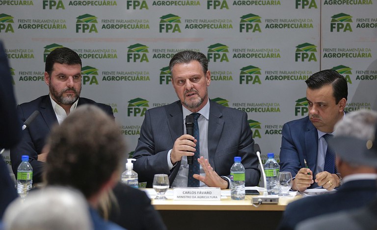 De acordo com Fávaro, a interlocução com os parlamentares tem sido constante e o Mapa faz questão de manter o diálogo aberto com o Legislativo na busca de resultados eficazes para o desenvolvimento da agropecuária brasileira.