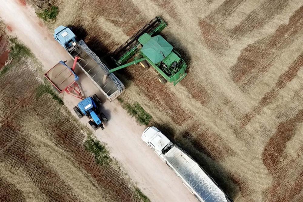 Após o término da safra as Concessionárias de máquinas agrícolas da região dos Campos Gerais realizam rodadas de negócios em maio. Foto Toninho Anhaia