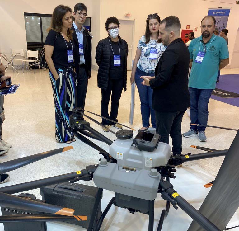 Os Estados de São Paulo, Espírito Santo, Paraná e Minas Gerais são os que apresentam maior número de operadores de Aeronaves Remotamente Pilotadas (ARP), popularmente chamadas de drones, registradas no Ministério da Agricultura e Pecuária (Mapa). Os dados