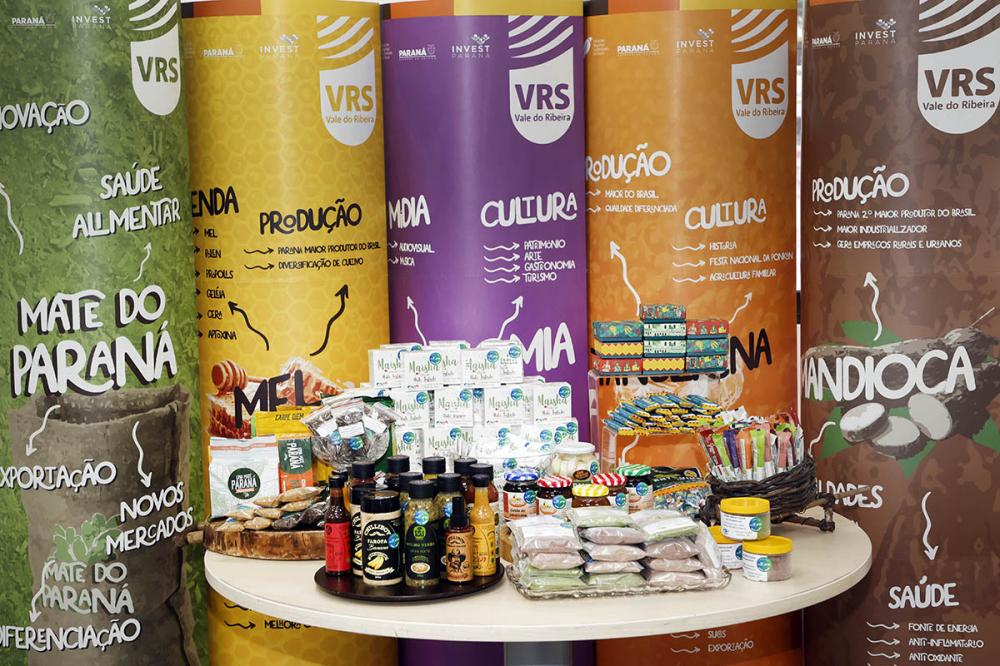 Bala de banana, farinha de pinhão e molho de erva-mate chamam a atenção em feira no Canadá