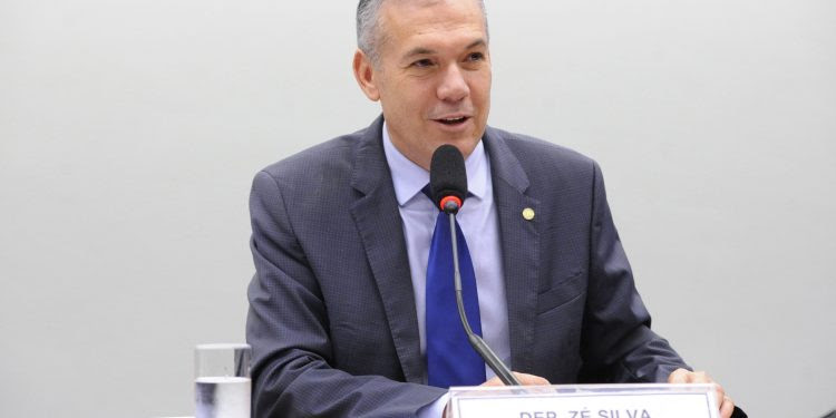 Sinergia com chegada do 5G no Brasil vai fazer com que internet chegue em pequenos povoados e comunidades rurais no país, diz Zé Silva