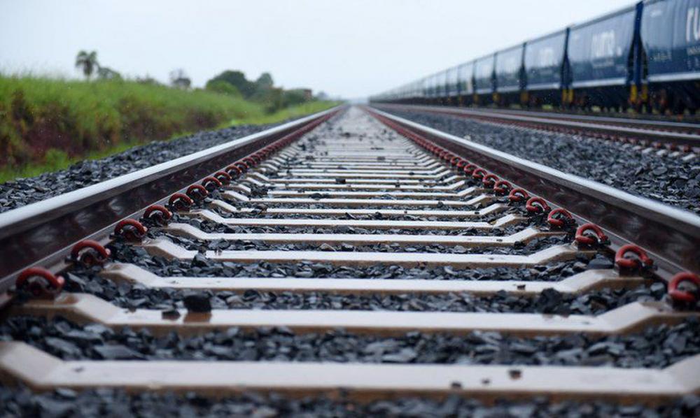 O levantamento mostra que 38% das indústrias trocariam o frete rodoviário, responsável por 60% das cargas transportadas no país, por outro tipo de transporte, caso as condições fossem iguais entre os diferentes meios de transporte. Foto: Ricardo Botelho/M