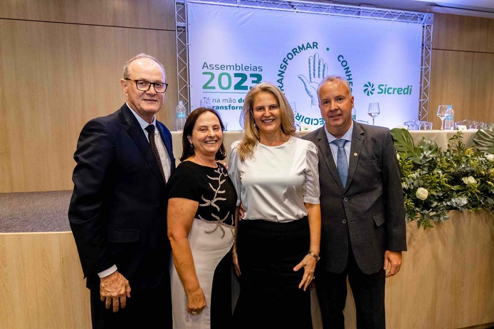 Sr. Manfred Dasenbrock presidente da Central Sicredi PR/SP/RJ e representante do Brasil no Conselho Mundial das Cooperativas de Crédito – WOCCU e Marcio Zwierewicz, presidente da Sicredi Campos Gerais e Grande Curitiba PR/SP, acompanhados de suas esposas.