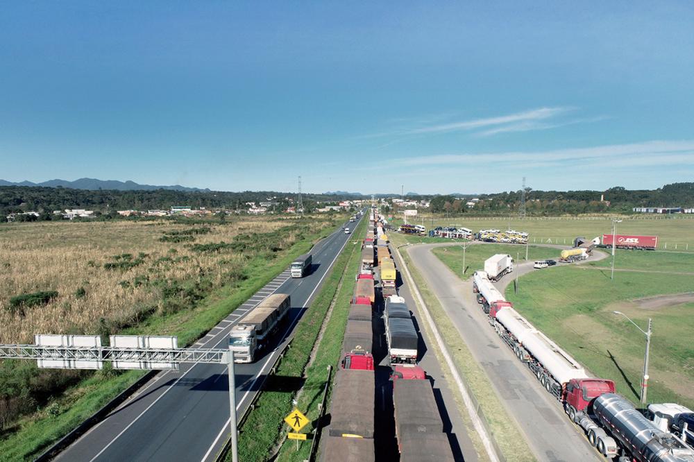 Entre os itens defendidos pela Federação, estão a garantia de pedágios com menor tarifa, realização de obras conforme o cronograma e a criação de conselhos para o acompanhamento da execução dos contratos.