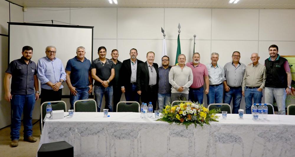 União e progresso: Produtores rurais, sindicatos e autoridades reunidos no 'Dia do Agro', discutindo estratégias de desenvolvimento, segurança alimentar e avanços na nanotecnologia. Juntos, trabalhamos para fortalecer o setor agropecuário e promover o cre