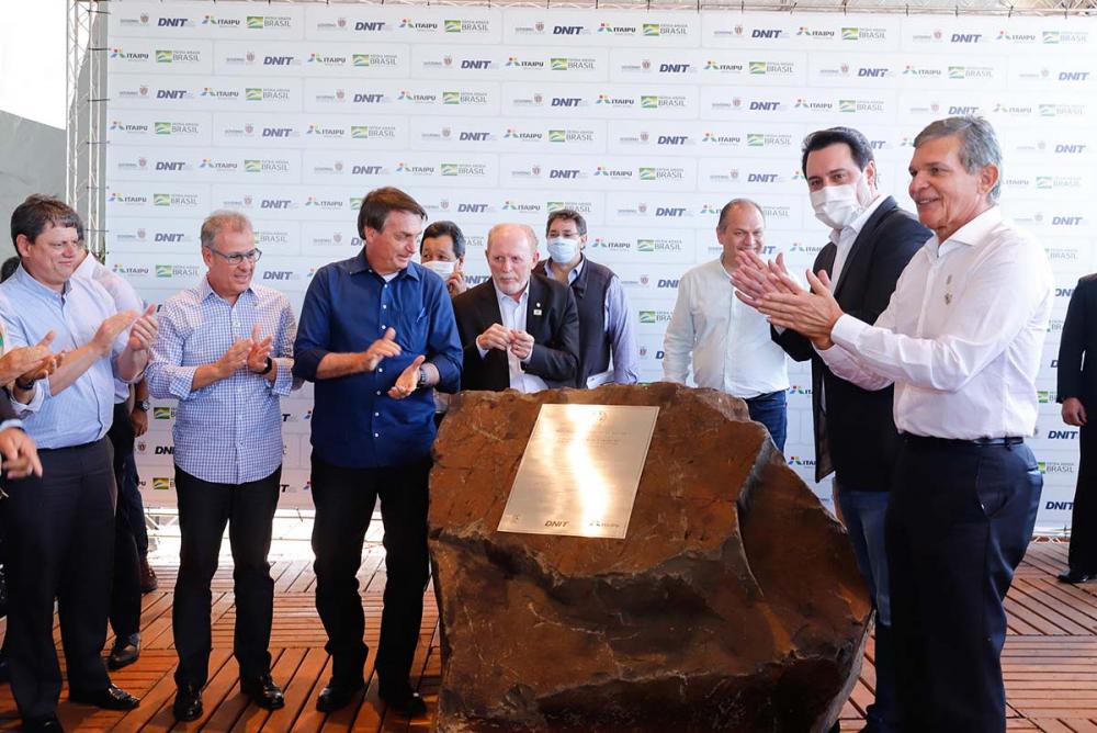 O presidente Jair Bolsonaro destacou o potencial turístico da região e disse que a obra se insere no contexto de grandes investimentos da Itaipu Binacional em infraestrutura, que somam perto de R$ 1 bilhão na região. Foto AEN.