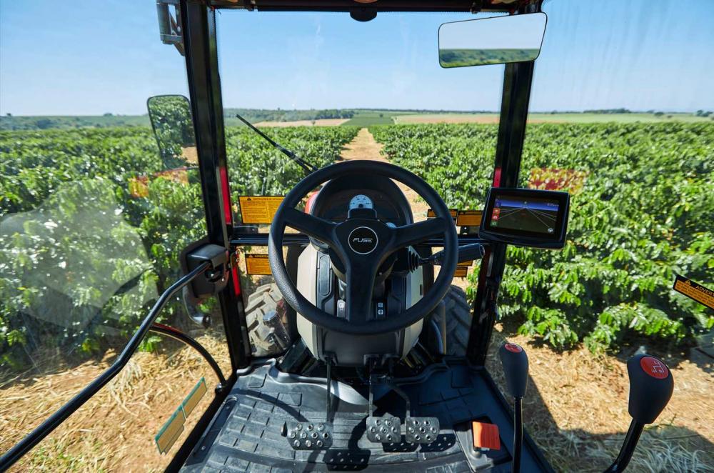 Disponível para máquinas novas ou usadas, piloto automático elétrico pode ser retirado de um equipamento e instalado em outro de maneira rápida e fácil