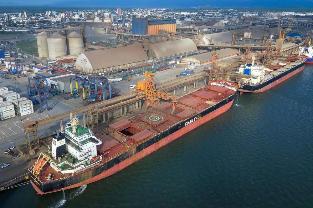 Terminais do Porto de Paranaguá esperam carregar 9.428.30 toneladas de grãos e farelo Foto: Rodolfo Bührer