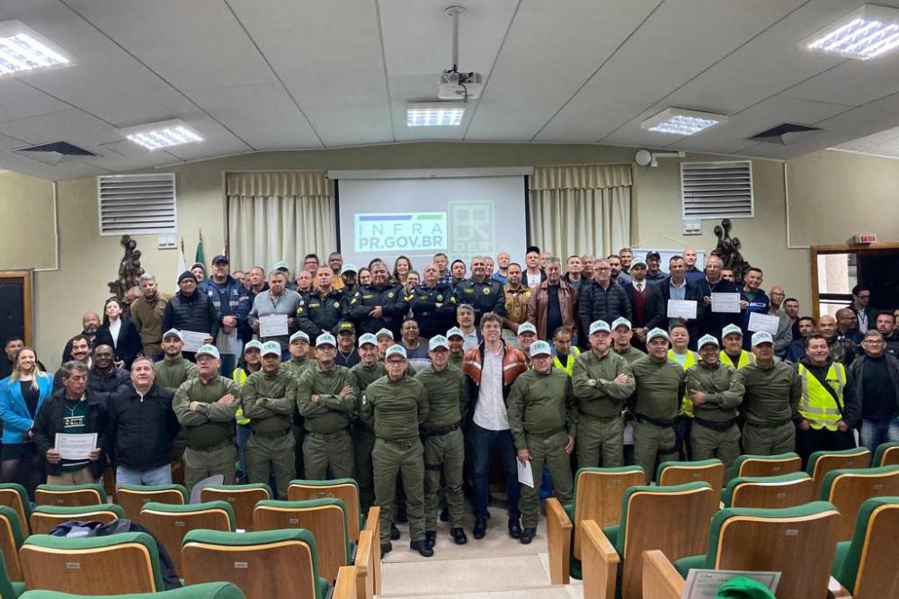 158 agentes de trânsito recebem certificação para fiscalizarem rodovias estaduais Foto: DER-PR