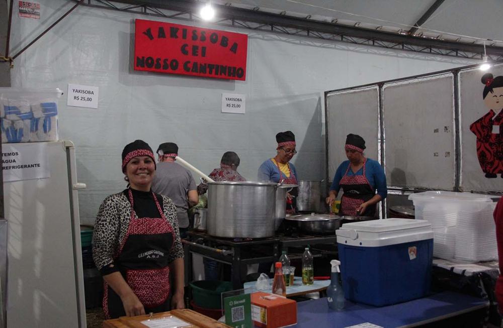 De salgados a yakissoba, praça de alimentação do evento é recheada de delícias para todos os gostos 