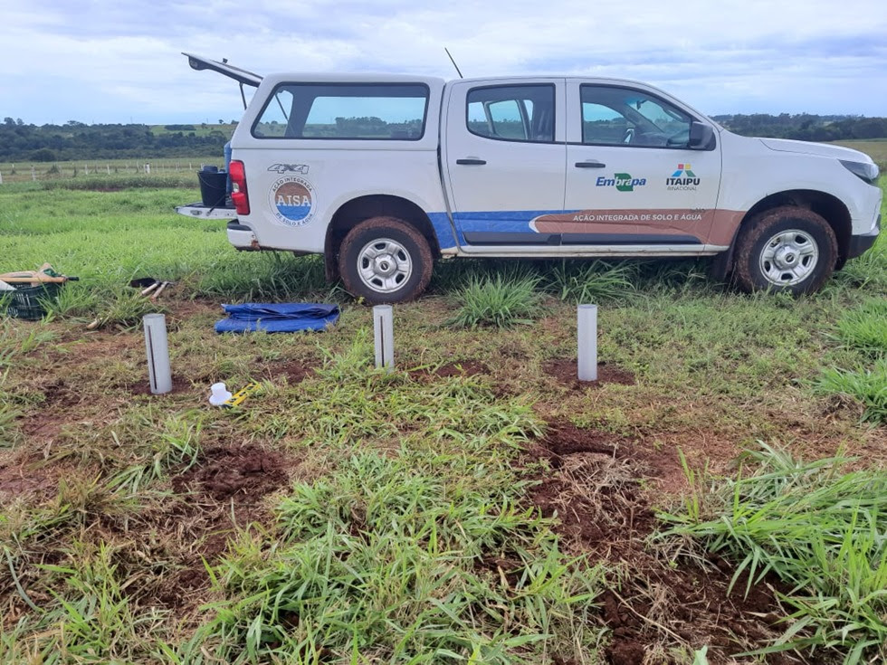esquisadores pedem apoio aos produtores rurais para ter acesso a áreas particulares em municípios do Mato Grosso do Sul para coletar amostras de solo. Conhecer o solo e o seu comportamento é essencial para adotar uma agricultura sustentável, livre de er