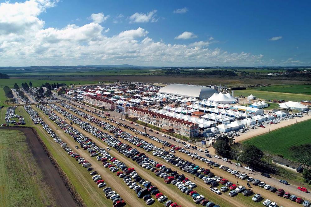 O Grupo Calpar organiza o Painel do Agro no Agroleite, evento com ex-ministros da agricultura discutindo desafios e rumos da agricultura brasileira. A feira acontece em Castro, Paraná, entre os dias 8 a 11 de agosto, apresentando tecnologia e potencial de