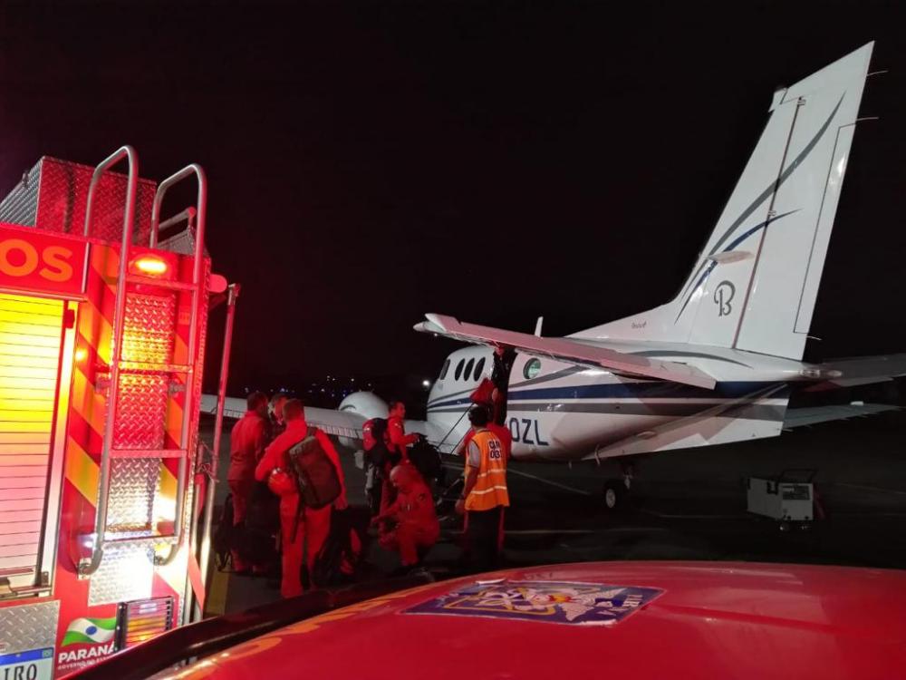 Em uma missão de resgate incansável, o Corpo de Bombeiros enviou 14 integrantes do Grupo de Operações de Socorro Tático (Gost), equipe especializada da corporação, para Palotina durante a madrugada. Contando com o suporte de dois cães farejadores e o auxí